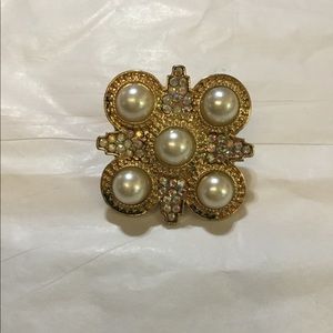 ❤️ 5/$20 Fun fashion ring! Stretch band fits all.